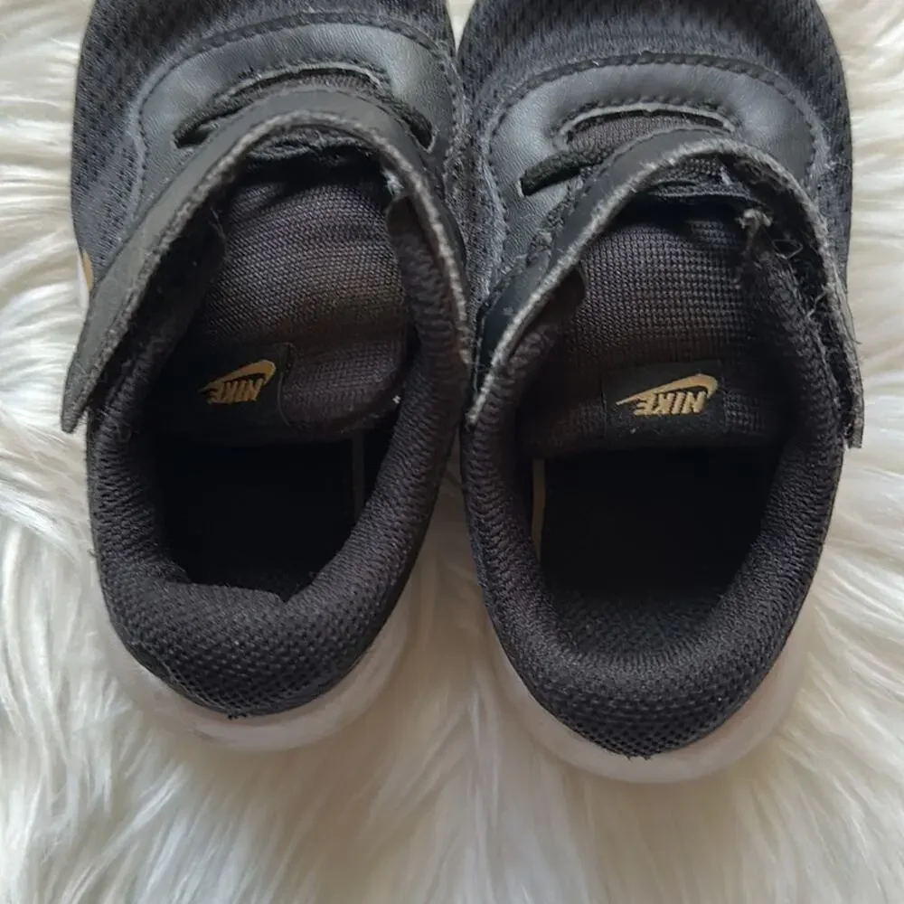 Nike | Tanjun Gold and Black Infant Sneakers Size 7C